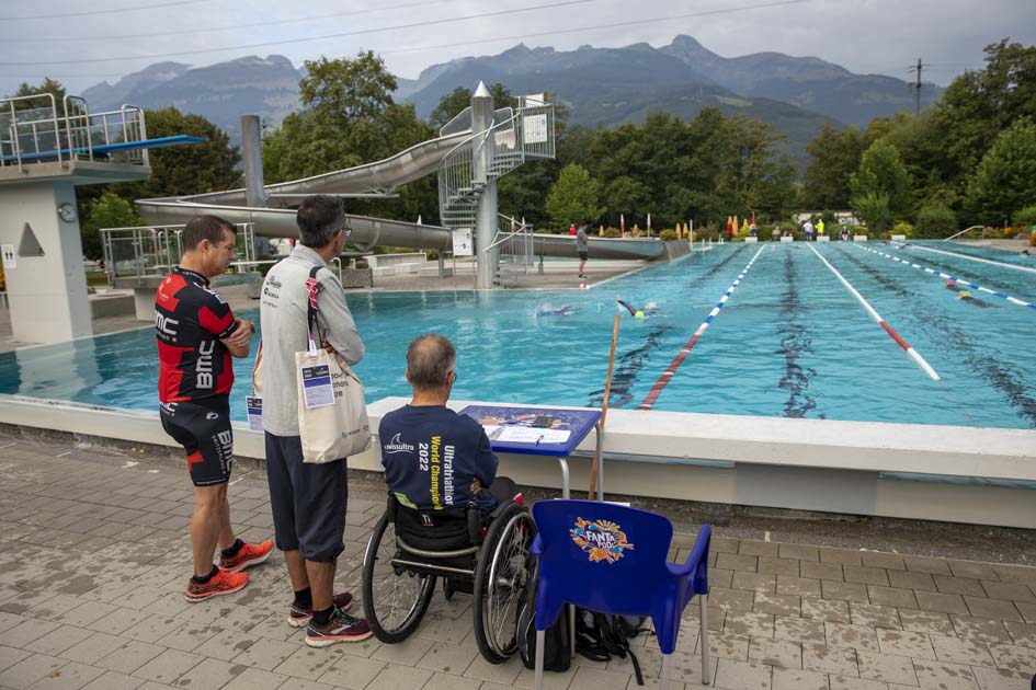 Mario und Alex mit kritischem Blick aufs Wettkampfblatt